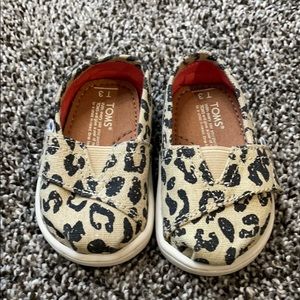 Toms cheetah leopard print glitter shoes